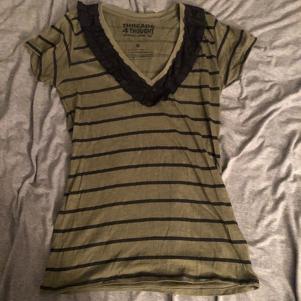 💚👚 Cute Green Striped Tee